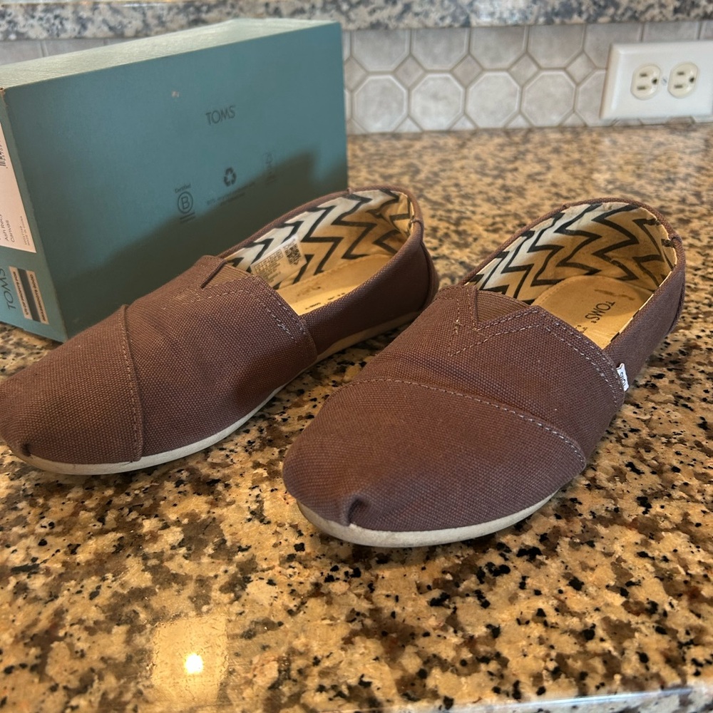 TOMS Womens Brown Casual Shoes size 8